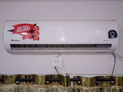 Dawlence inverter split AC 1.5 ton used only 2 season