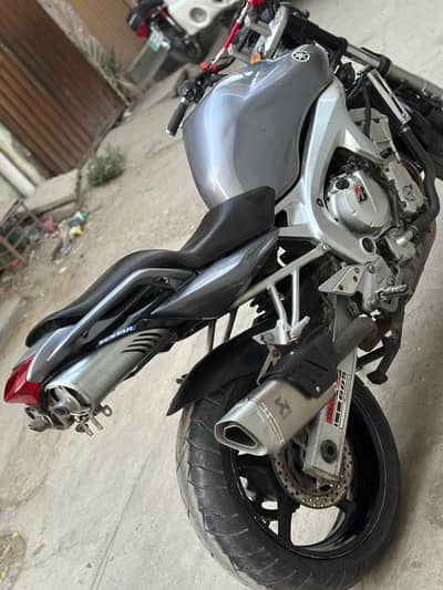 Yamaha fz6 4 cylinder bike