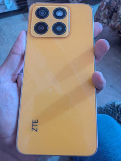 12/128 gb . single hand use set . All accessories are available