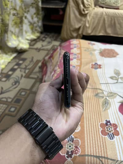 Iphone 11 pro max 256gb pta approved