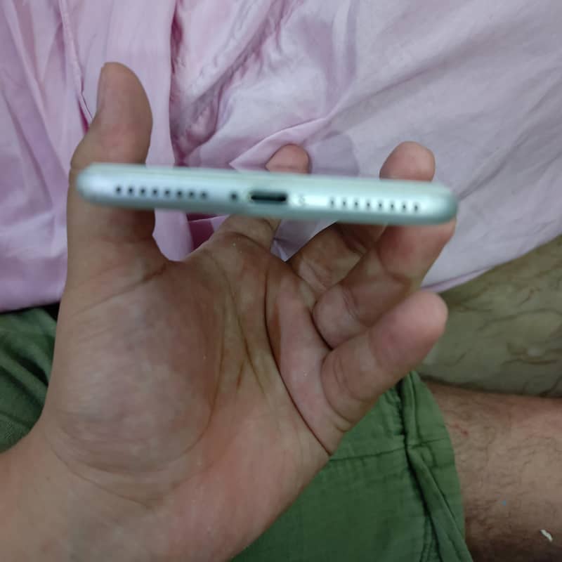 Apple iPhone 7 Plus 3