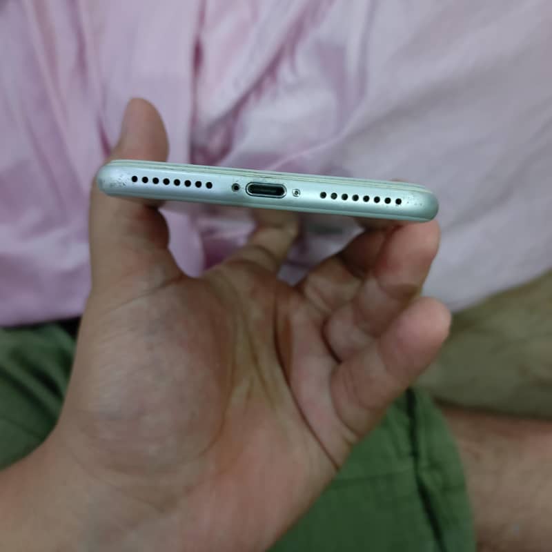Apple iPhone 7 Plus 4