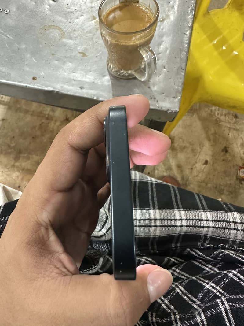 Apple iPhone 13 2
