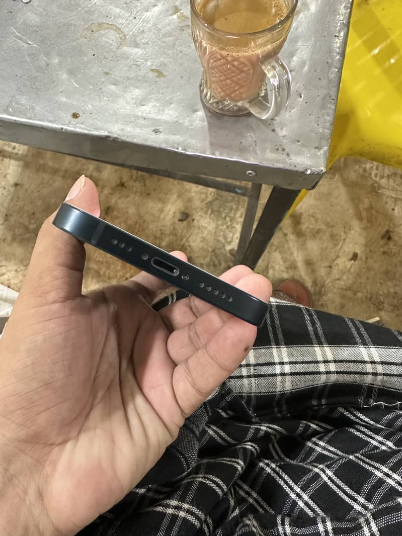 Apple iPhone 13 6