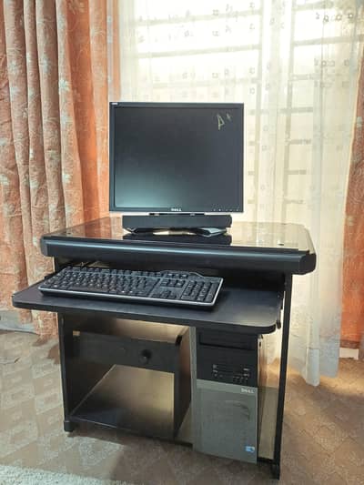 dell desktop computer with table