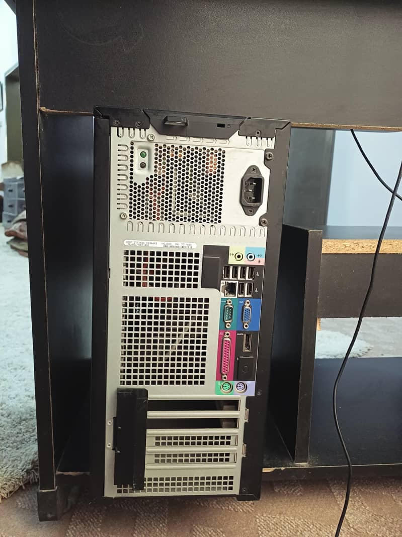 dell desktop computer with table 2