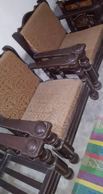 New condition achi Lakri se bana howa Paidaar sofa set for  sale.