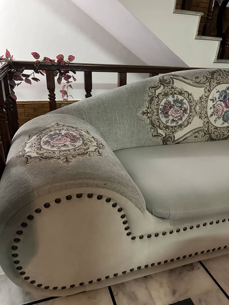 Decent designer sofa 5