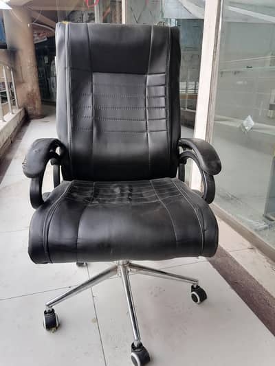 matalic base office chair
