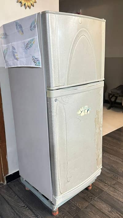 Dawlance fridge for sale meduim size