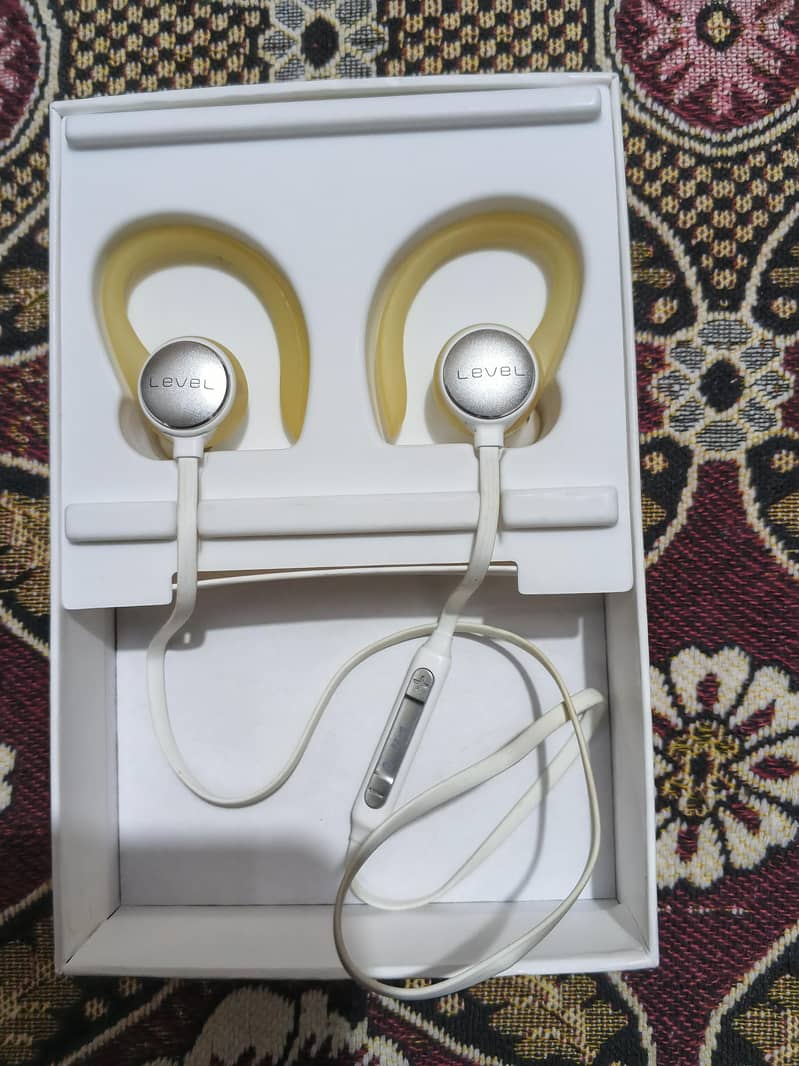 Samsung Level Active 1