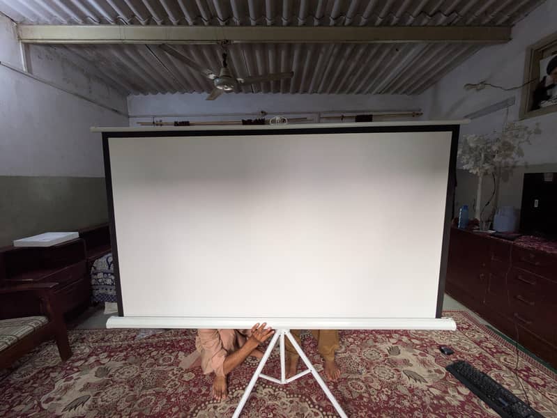 projector screen 2
