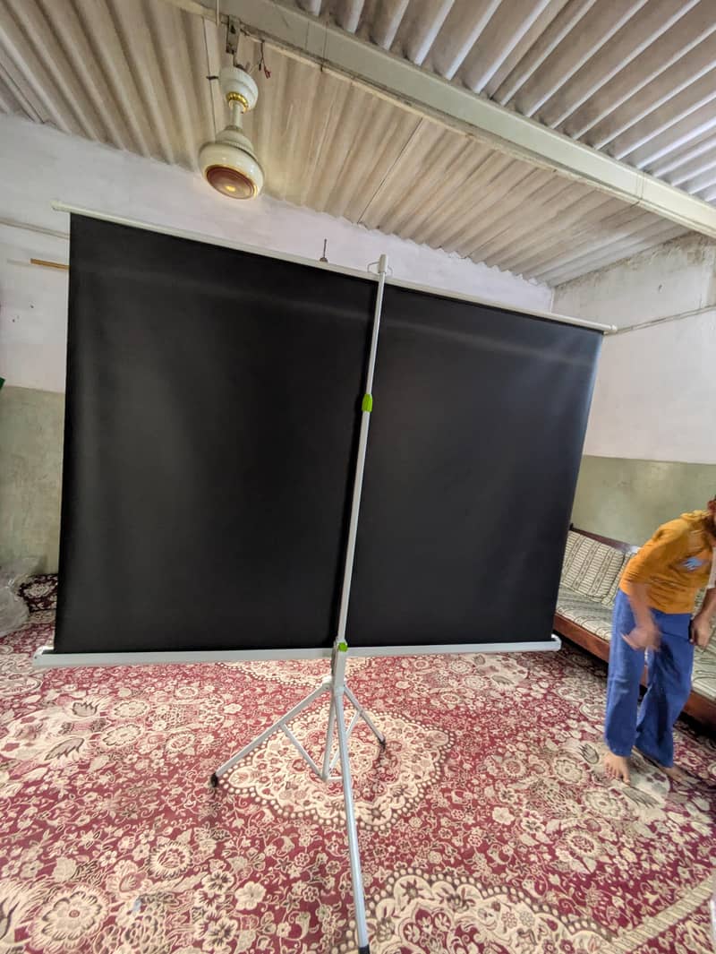 projector screen 3