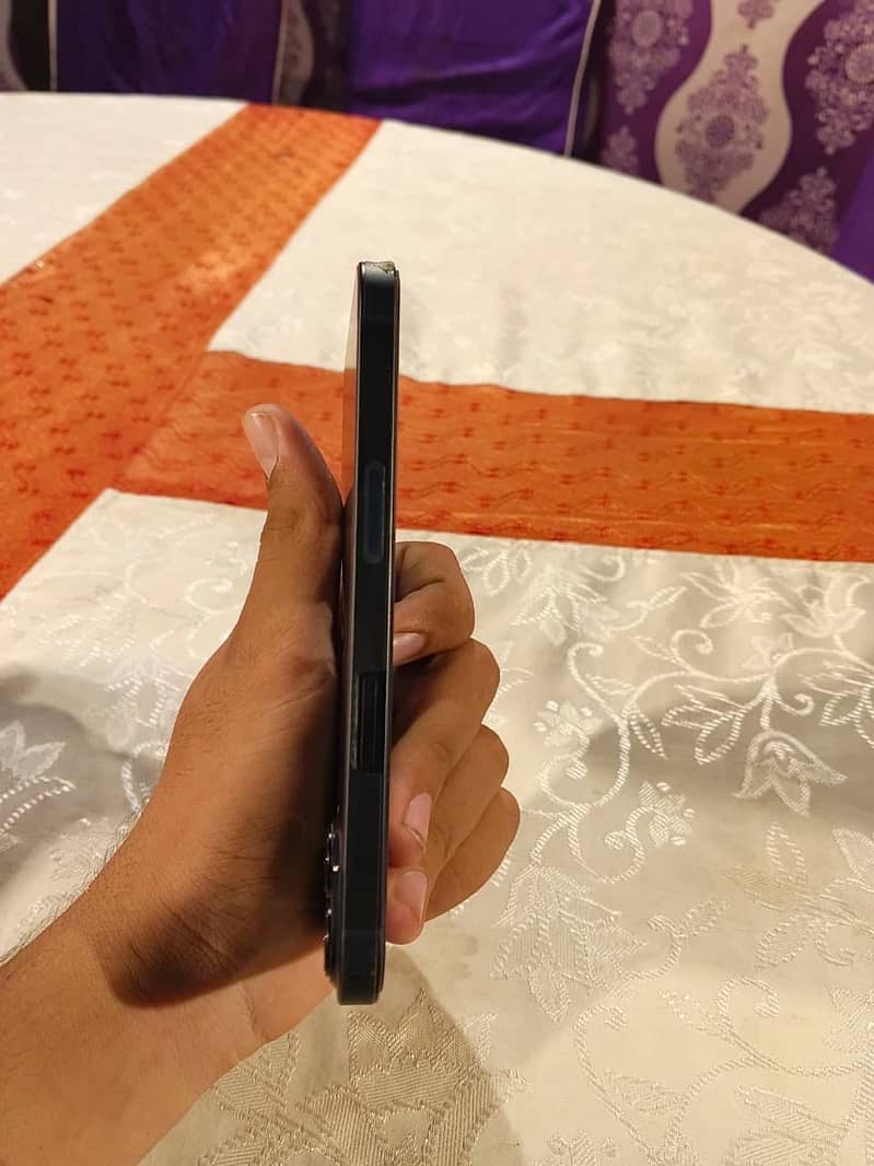 Apple iPhone 13 4