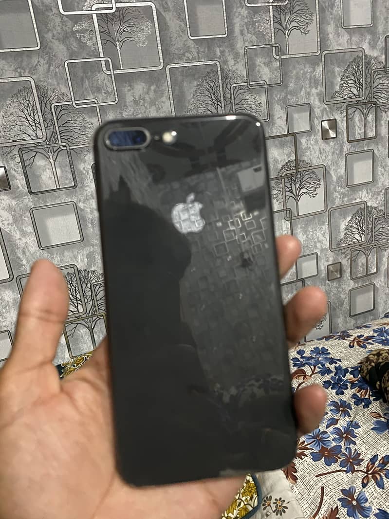 Apple iPhone 8 Plus 1