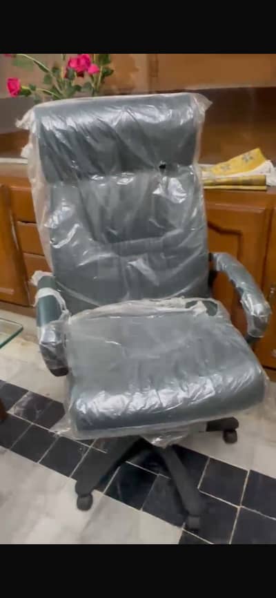 Office/computer chair for sale. Hayatabad peshawar