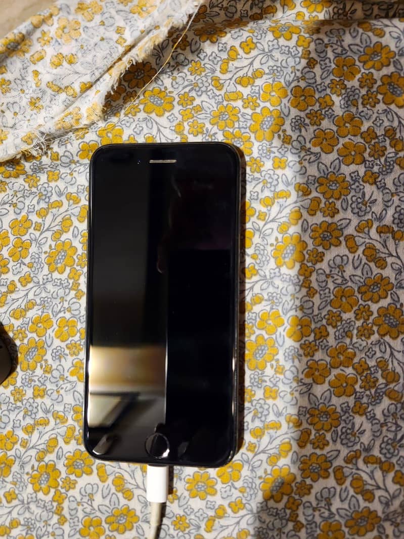 Apple iPhone 7 0