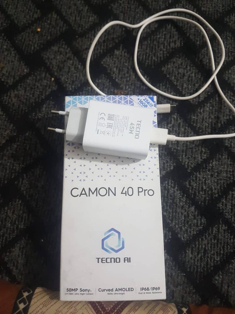 Tecno CAMON 40 Pro 1