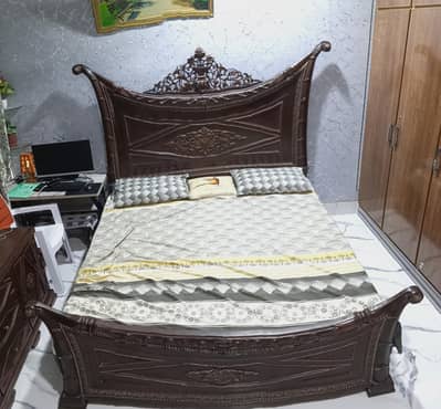 1.50Lac Bed sheesham or singhar table sheesham Good condition 1.5lac