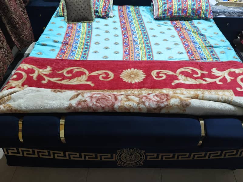 double bed set with dressing table & side table good condition 1