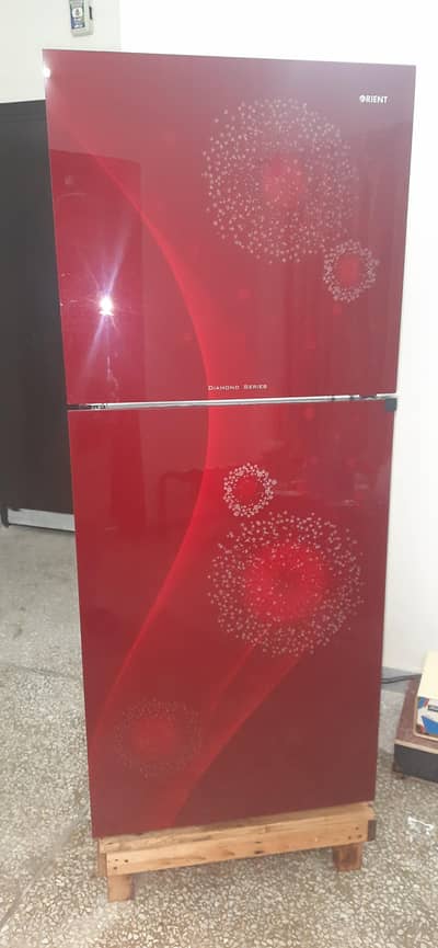bilkul new fridge hai transfer ho gye hai is liye sale kr rahy hain.