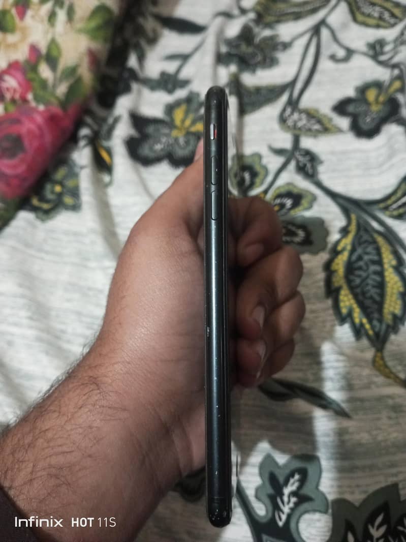 Apple iPhone 7 Plus 2
