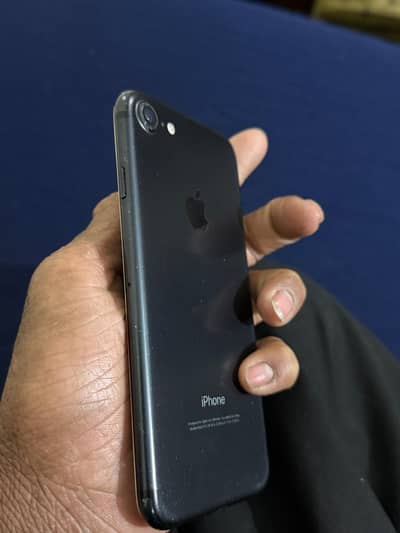 iPhone 7  128 gb urgent sale with cable c to light. ng and with case