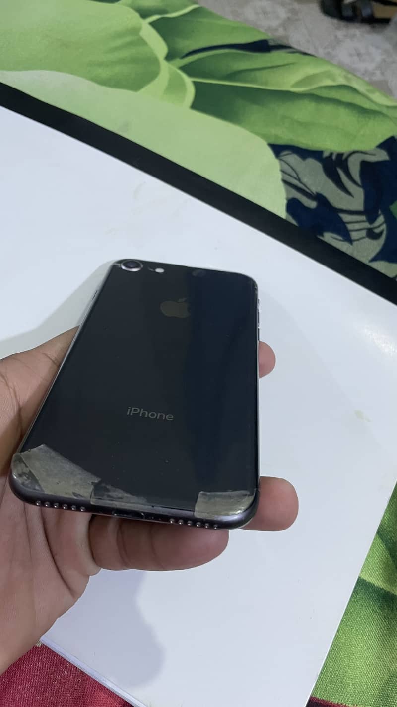 Apple iPhone 8 1