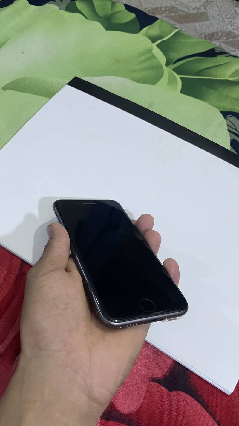 Apple iPhone 8 4