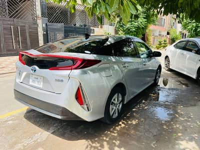 prius phv