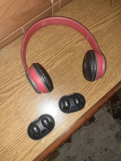2 earbuds 1 headphone for sale