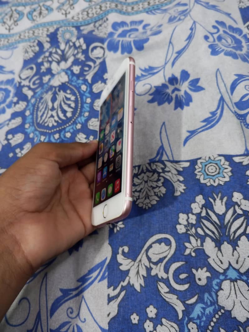 Apple iPhone 7 what's number 03175843326 sirf whatsapp rapta Kary 3