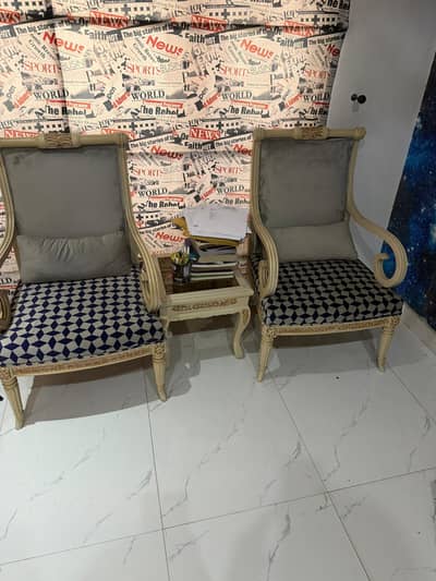 Two chair with coffe table