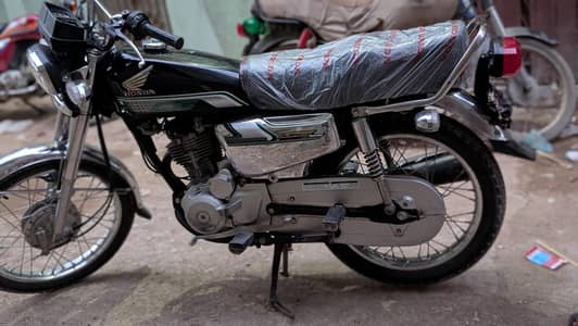 I m selling my Honda 125 brend new 03172431478
