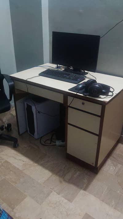 Computer/PC Office Workspace Wooden Executive Table With Drawers