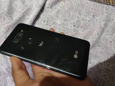 LG V30