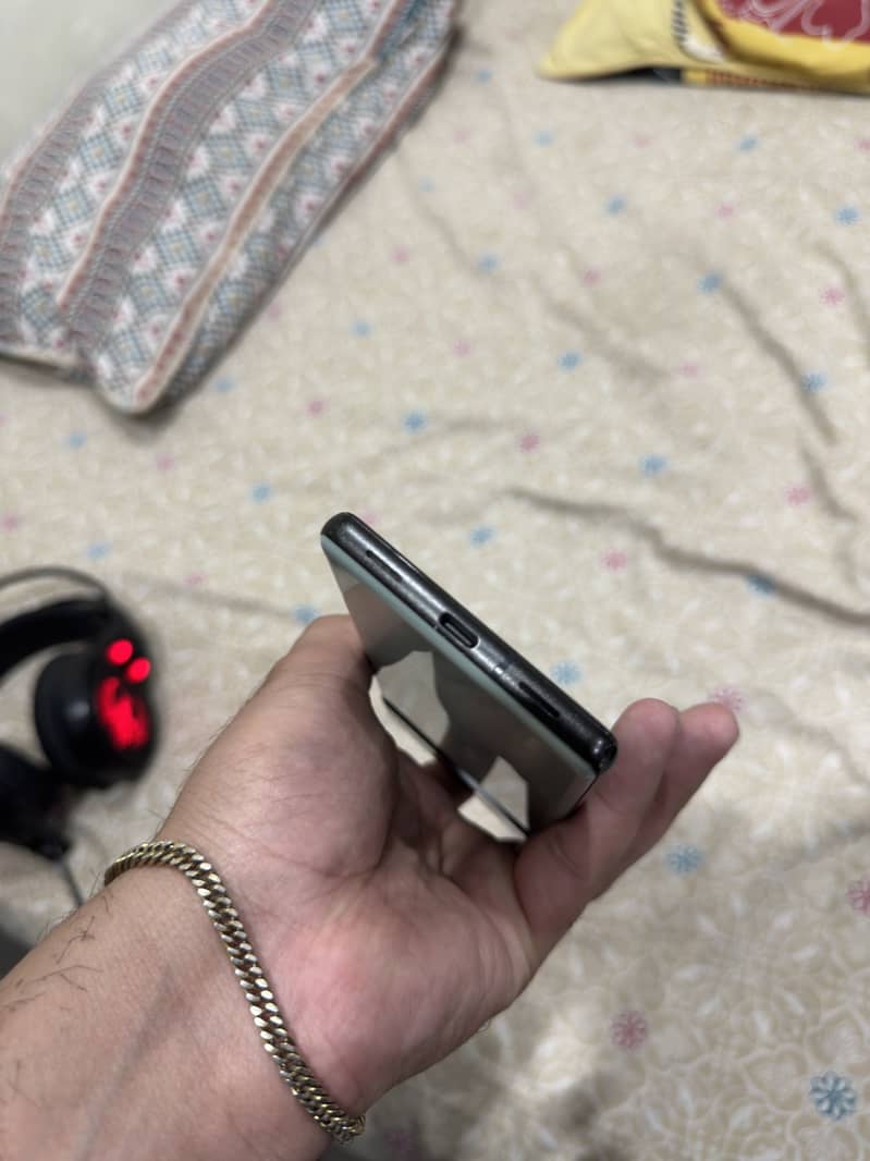 Google Pixel 6a 5