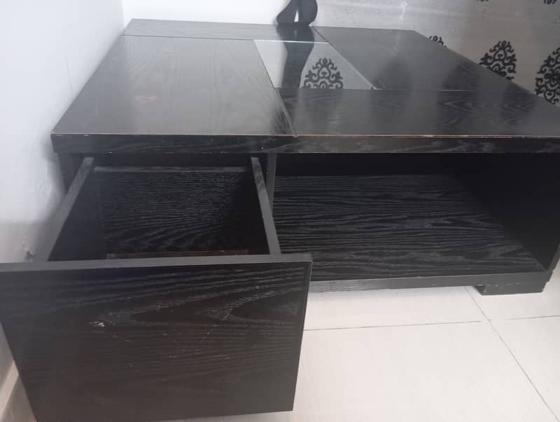 A solid shesham wooden centre table 4