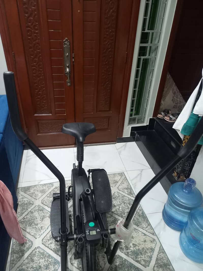 Elliptical Cross Trainer Exercise Machine 0