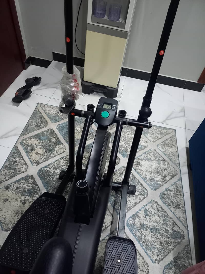 Elliptical Cross Trainer Exercise Machine 4