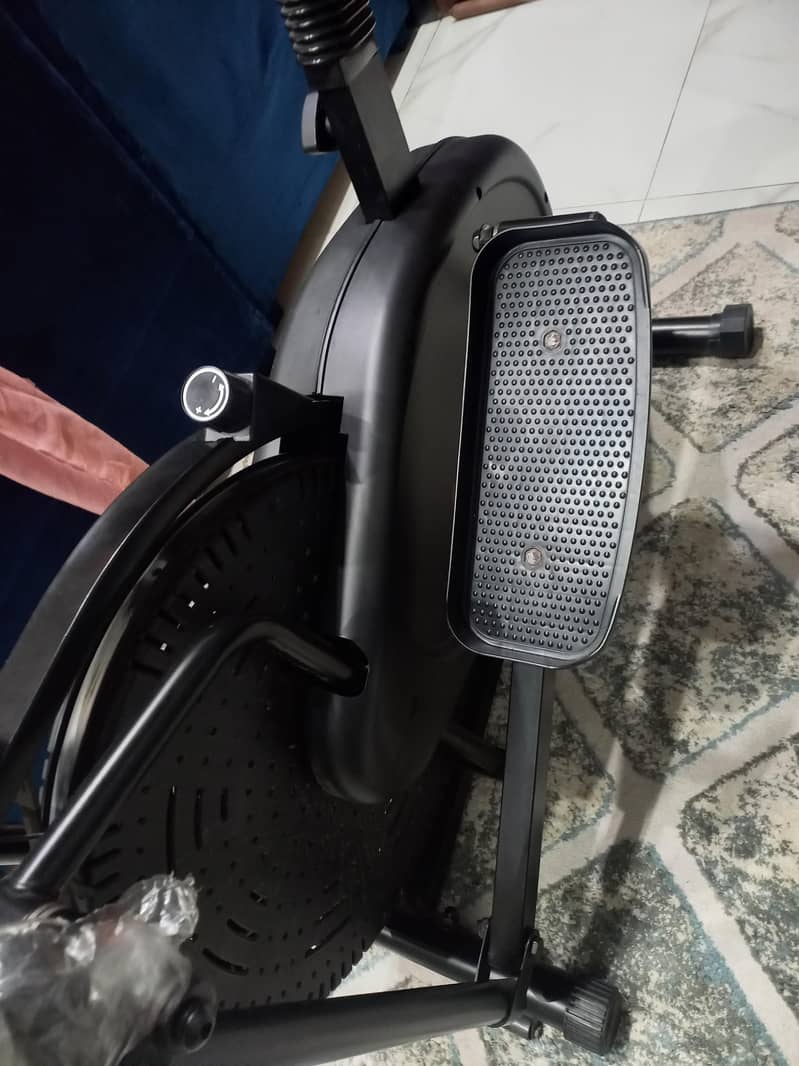 Elliptical Cross Trainer Exercise Machine 7