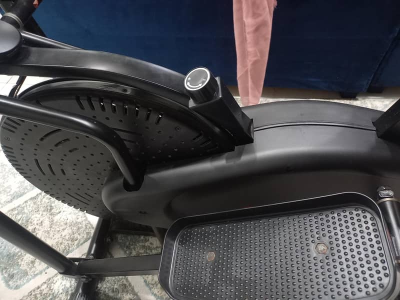 Elliptical Cross Trainer Exercise Machine 9