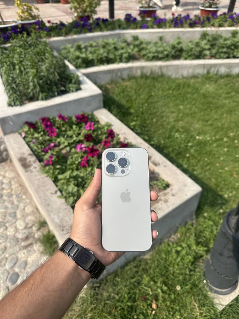 iPhone 16 Pro 0