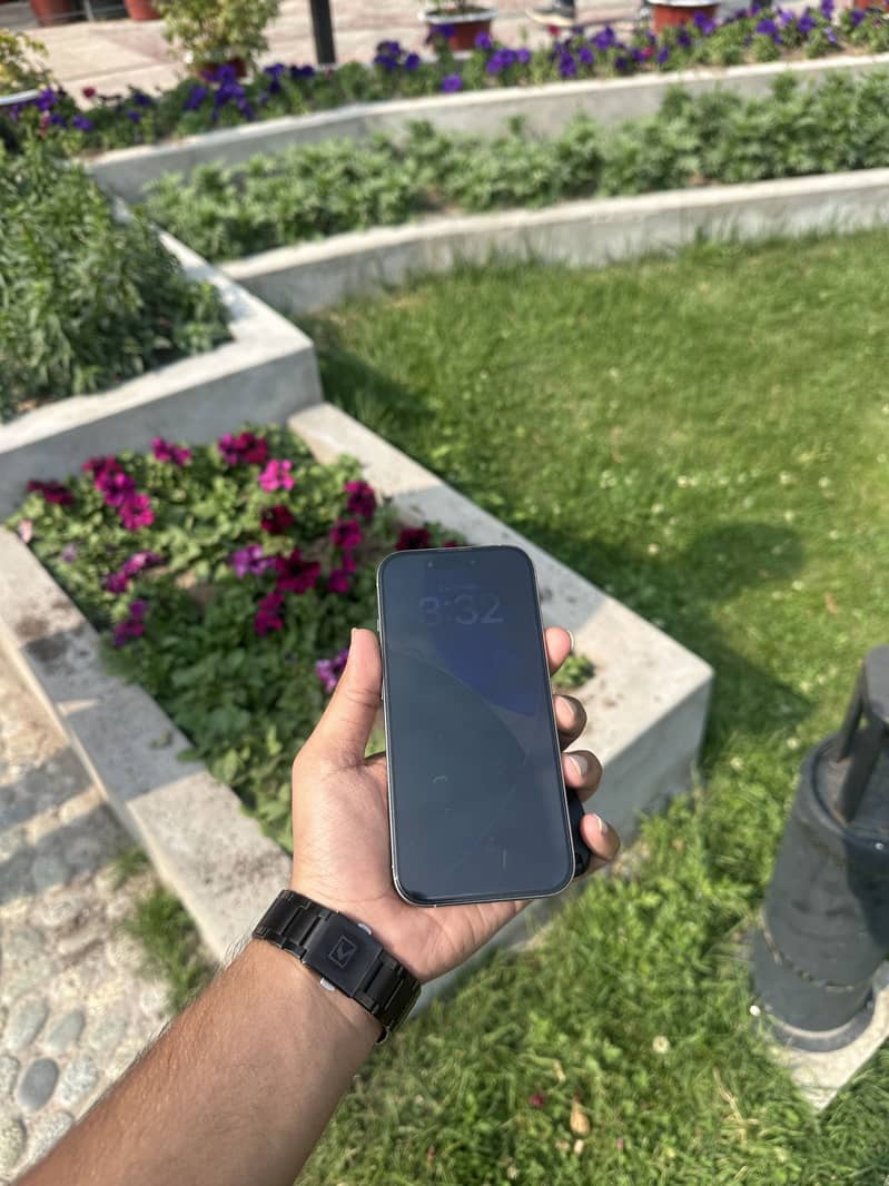 iPhone 16 Pro 1