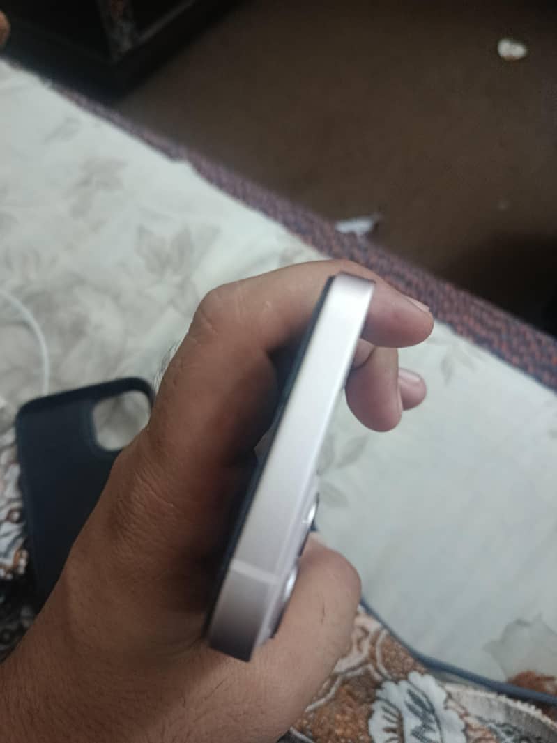 Apple iPhone 13 1
