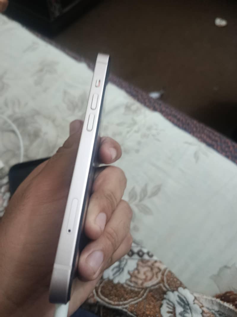 Apple iPhone 13 3