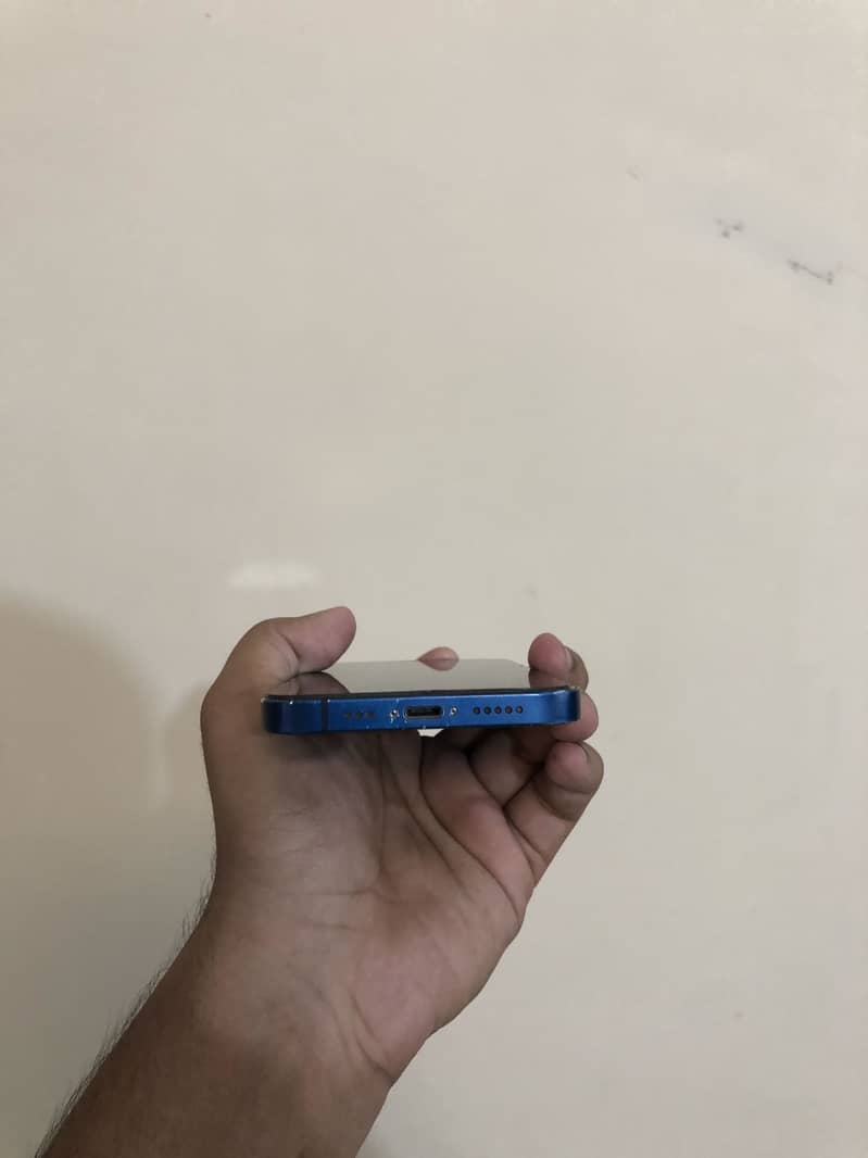Apple iPhone 12 4