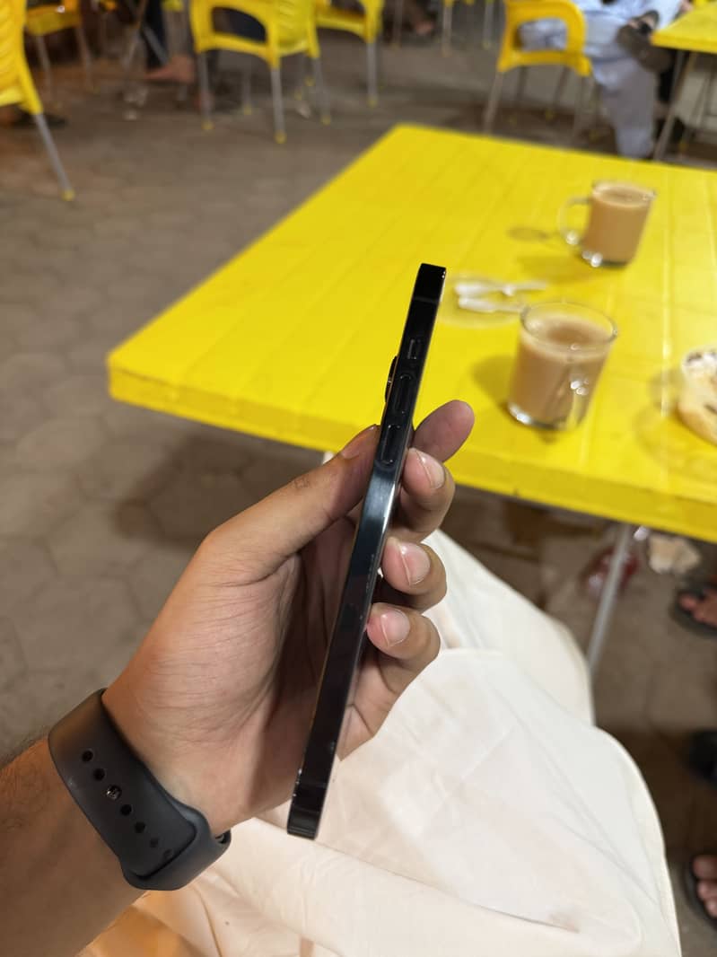 iPhone 14 pro max 5