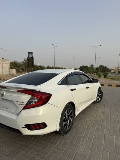 Honda Civic 1.8 i-VTEC CVT 2016