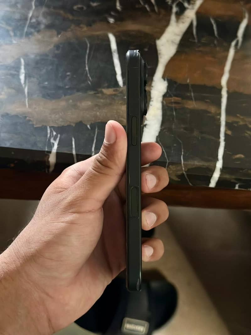 iPhone 16 Pro 3